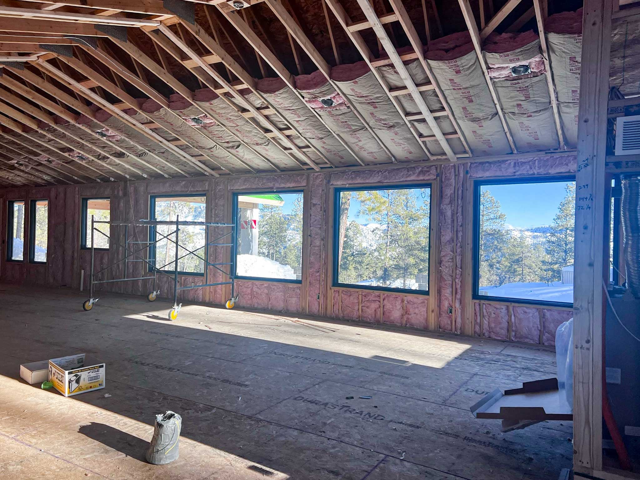 Incline Court family room