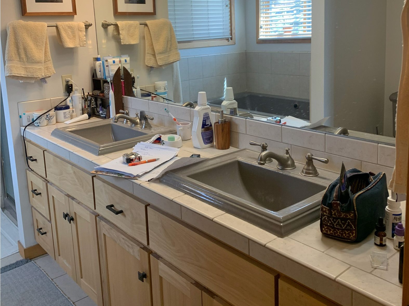 Valentine Drive bathroom before the remodel